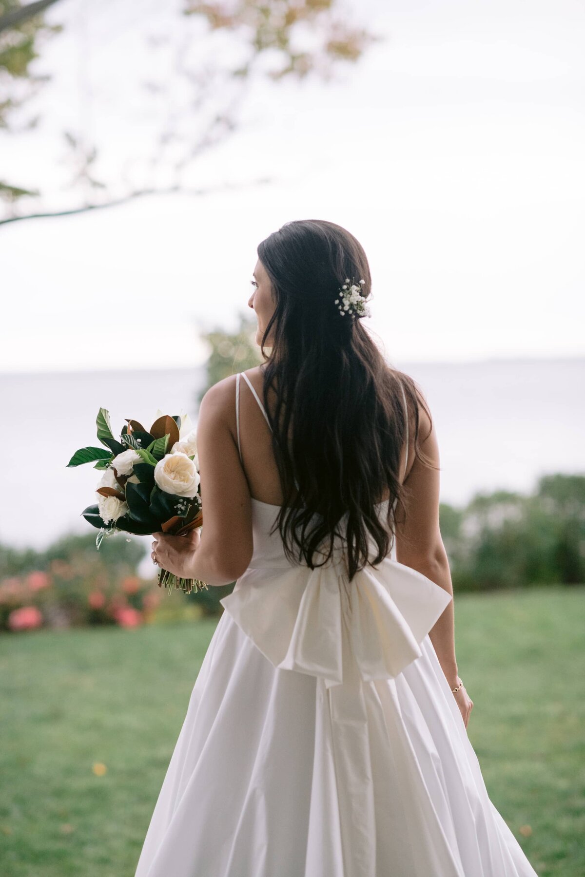 Bride back of dress with bow