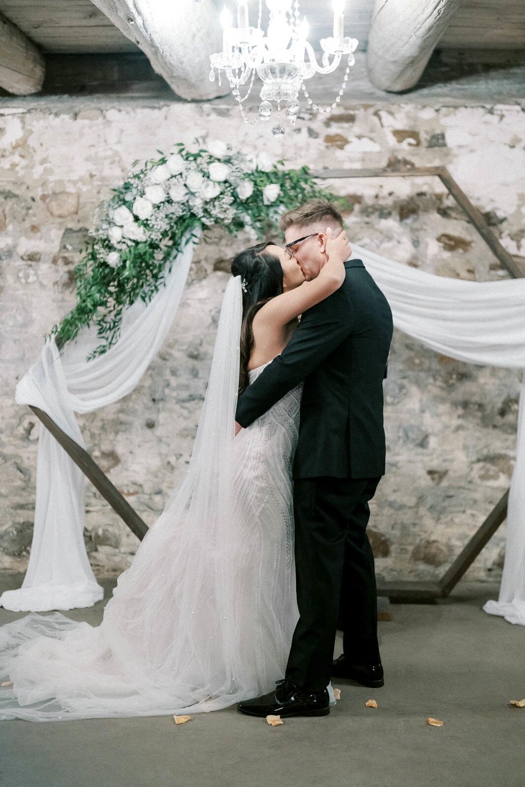 W11-Wedding-Photos-Caledon-Valley-Estate-Eleanor-and-Michael-2024-11-02-2500px-1160