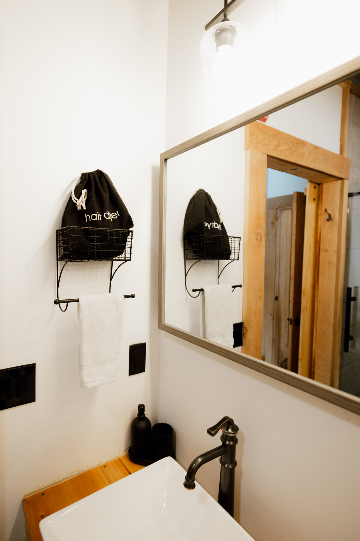 Bear-Ridge-Destination-barndo-suites-rosie-photo-video-53