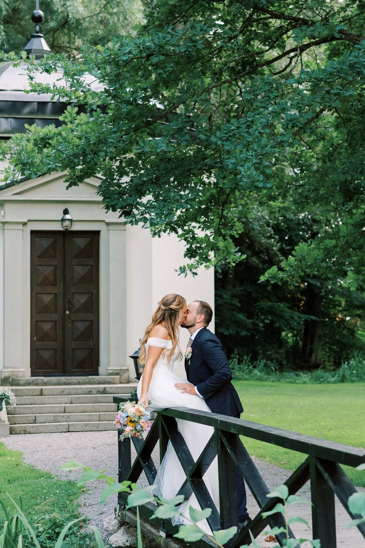 Destination Wedding Photographer Anna Lundgren in Stockholm Swedish American wedding at Ranas Slott in Roslagen Stockholm Sweden_034