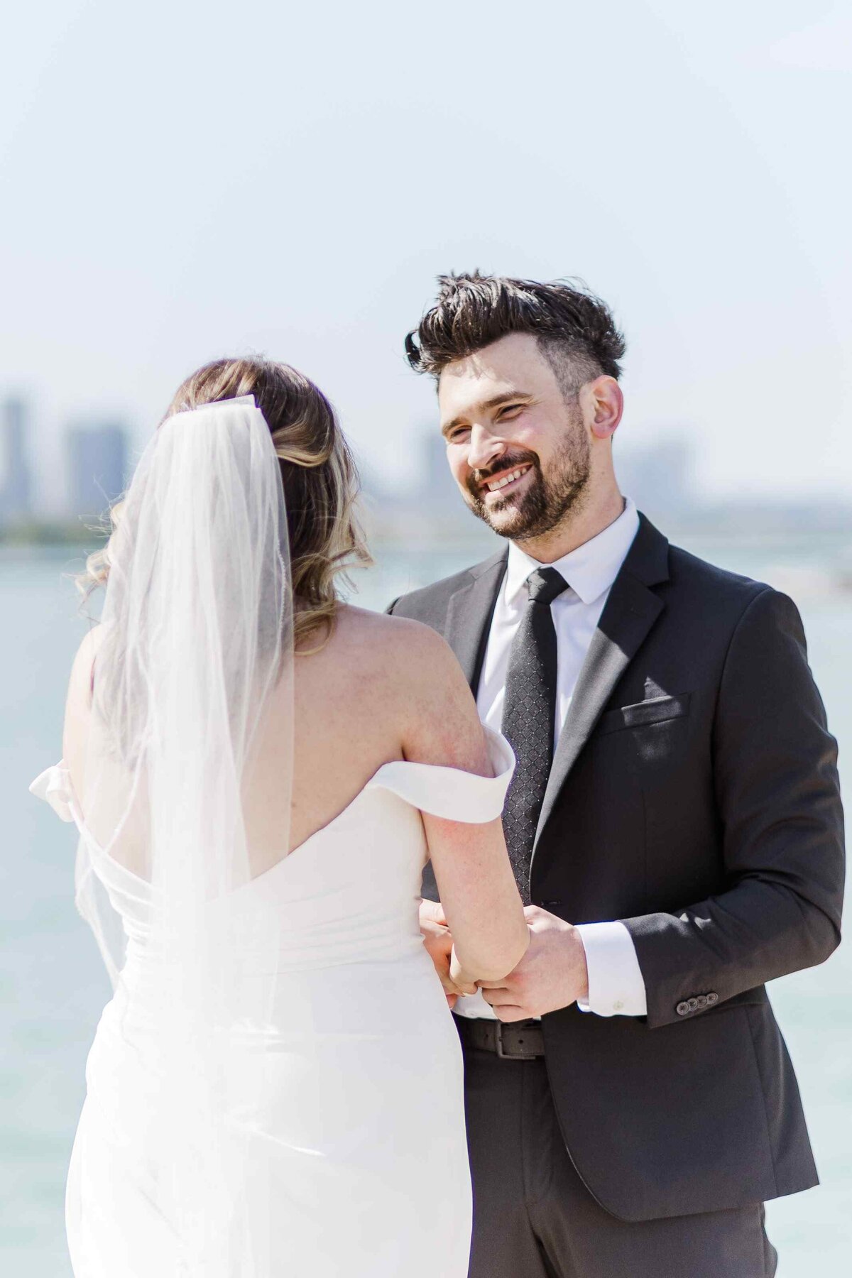37-Chicago-elopement-vows-lakeside