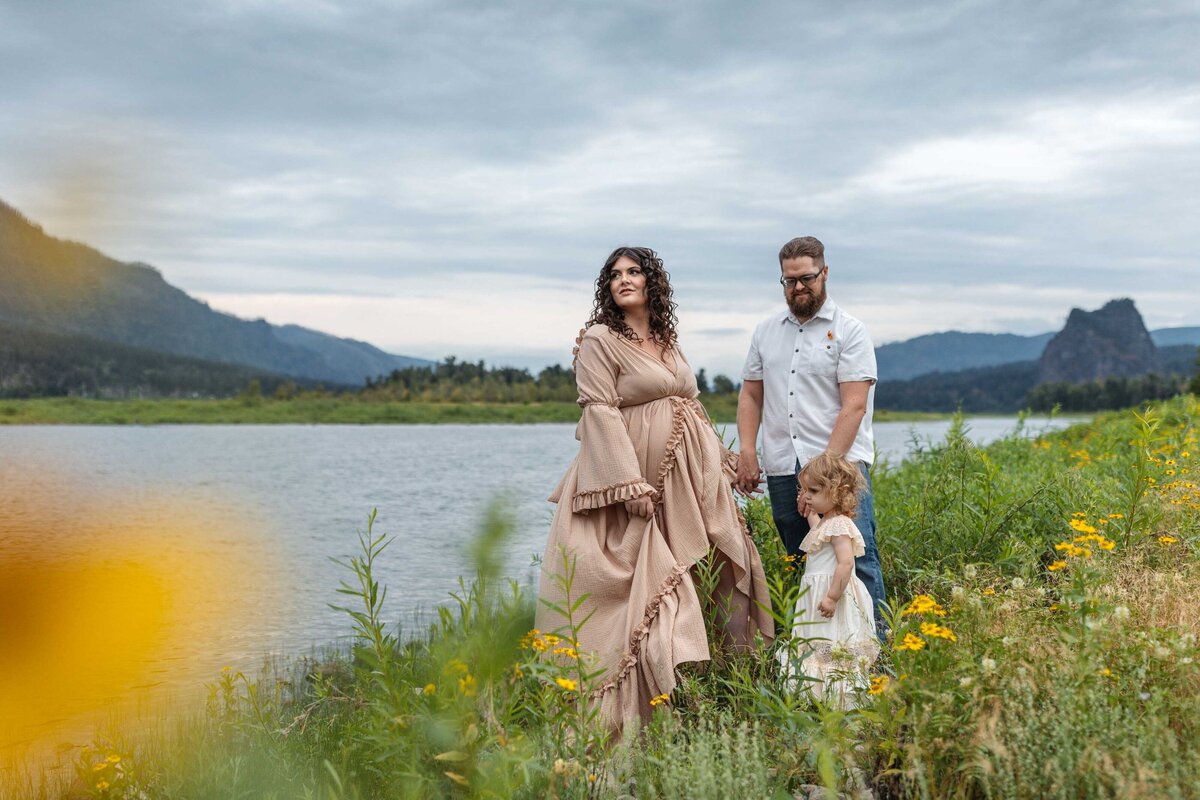 columbia-river-gorge-maternity-portraits-hamilton-island-50