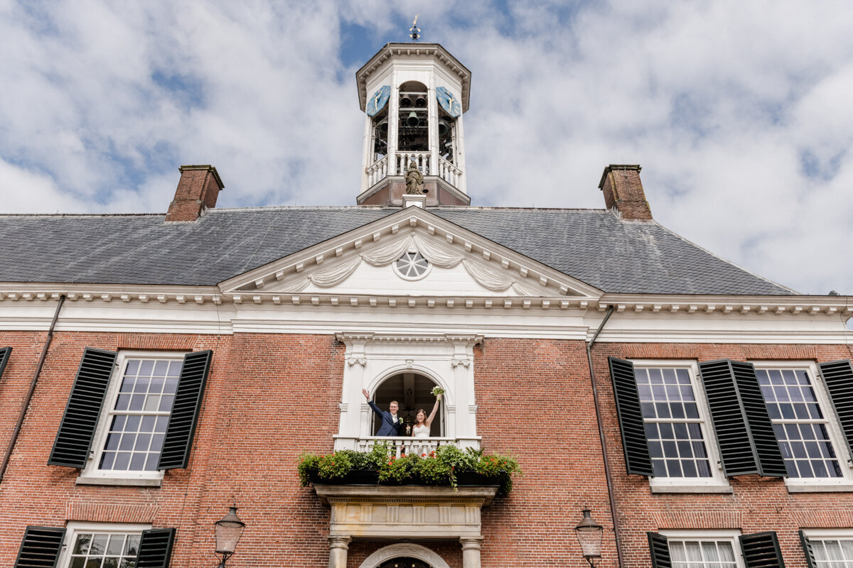 Trouwen in Dokkum, bonifatiuskapel. Trouwfotograaf Friesland, bruidsfotograaf (97)