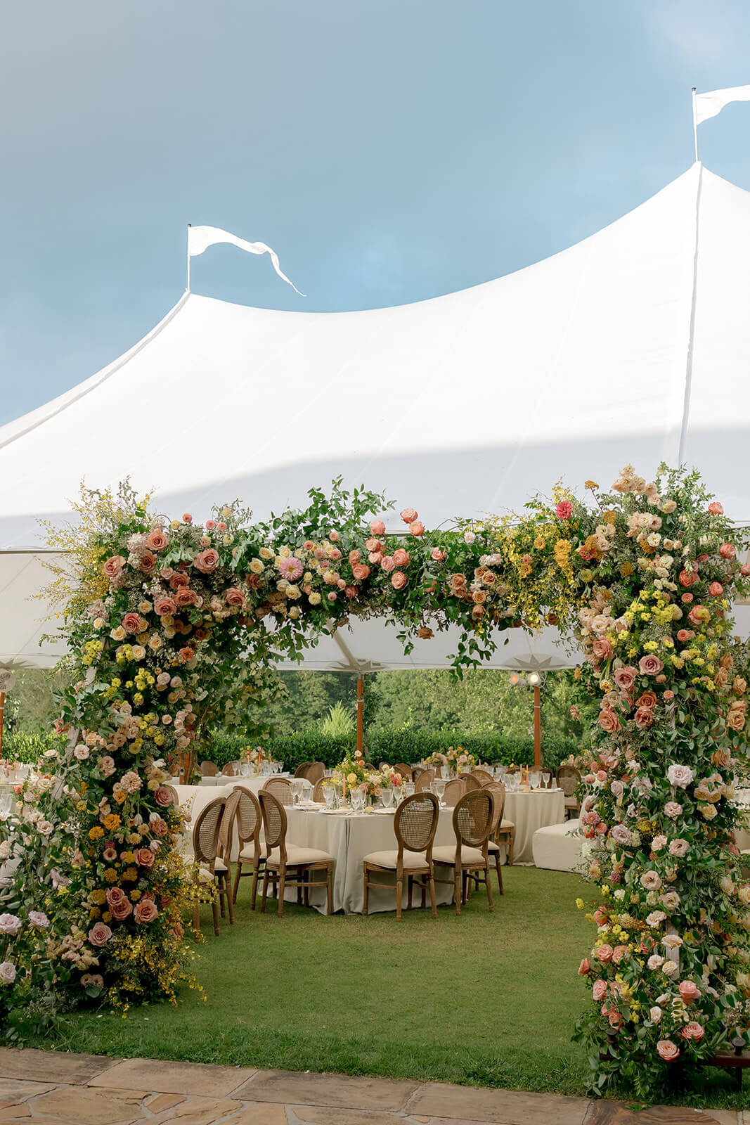29-garden-floral-mountain-wedding-sewanee-modern-vintage-events