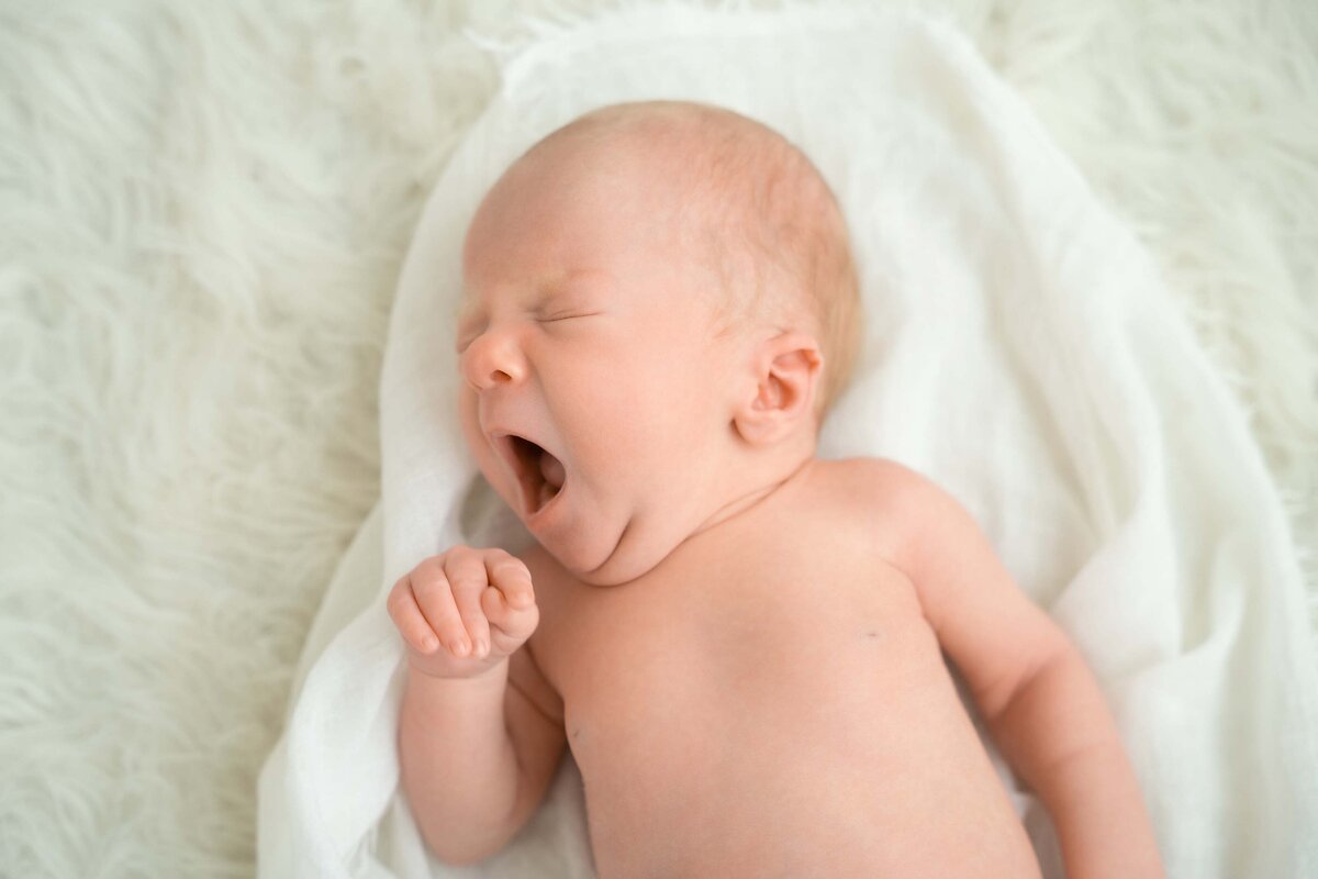 baby_yawning
