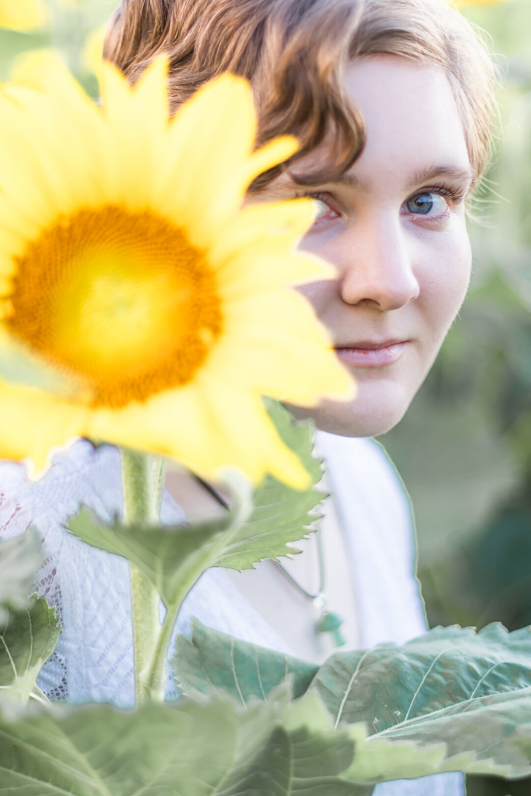 2022SinklandFarms-Sunfllower-Festival_senior-class-photos_social-media_website-3615