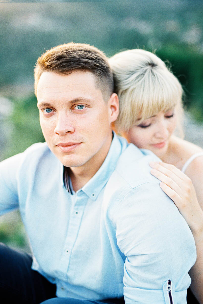 Engagement 1200px-1094