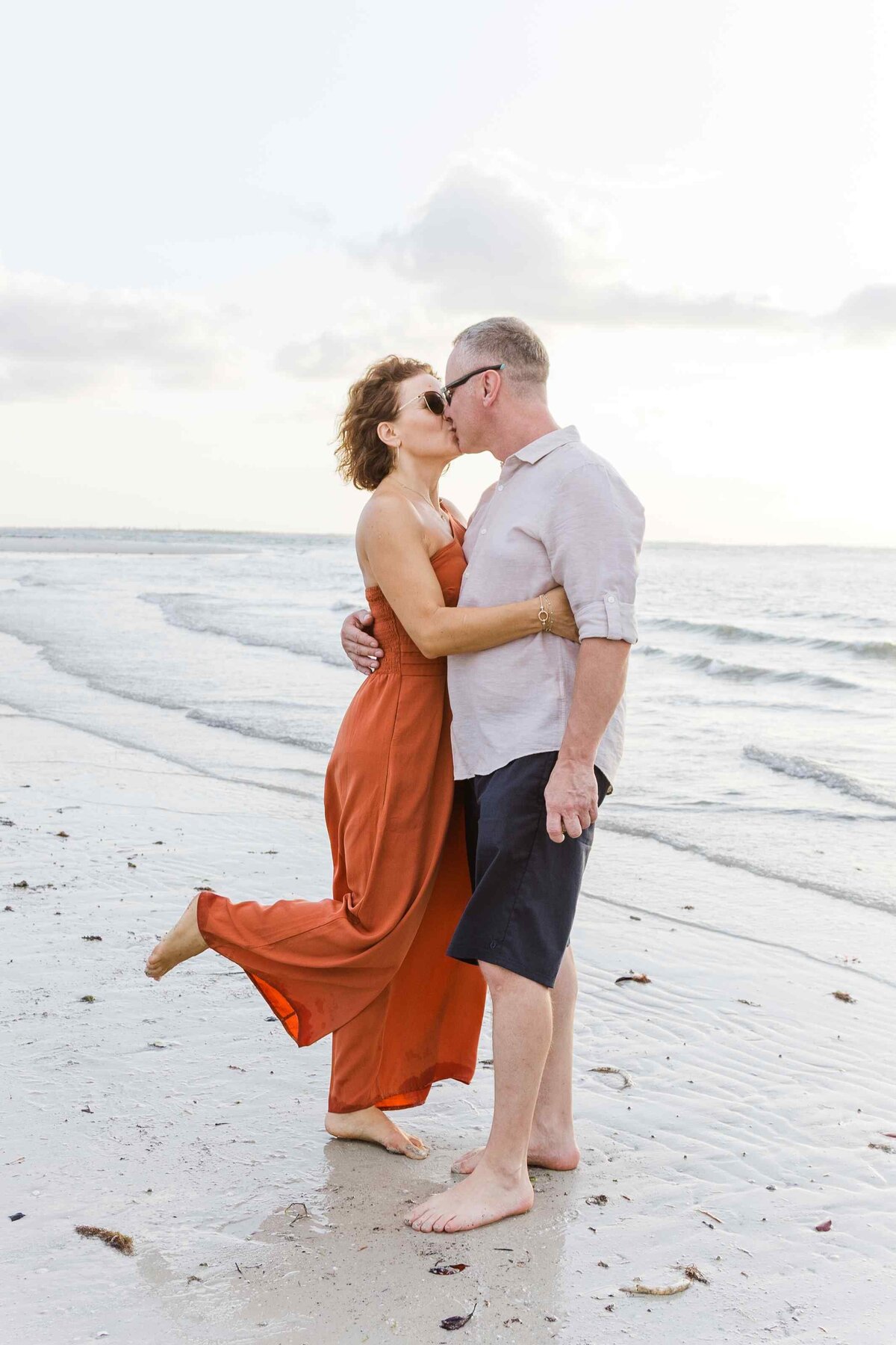 12-mom-kisses-dad