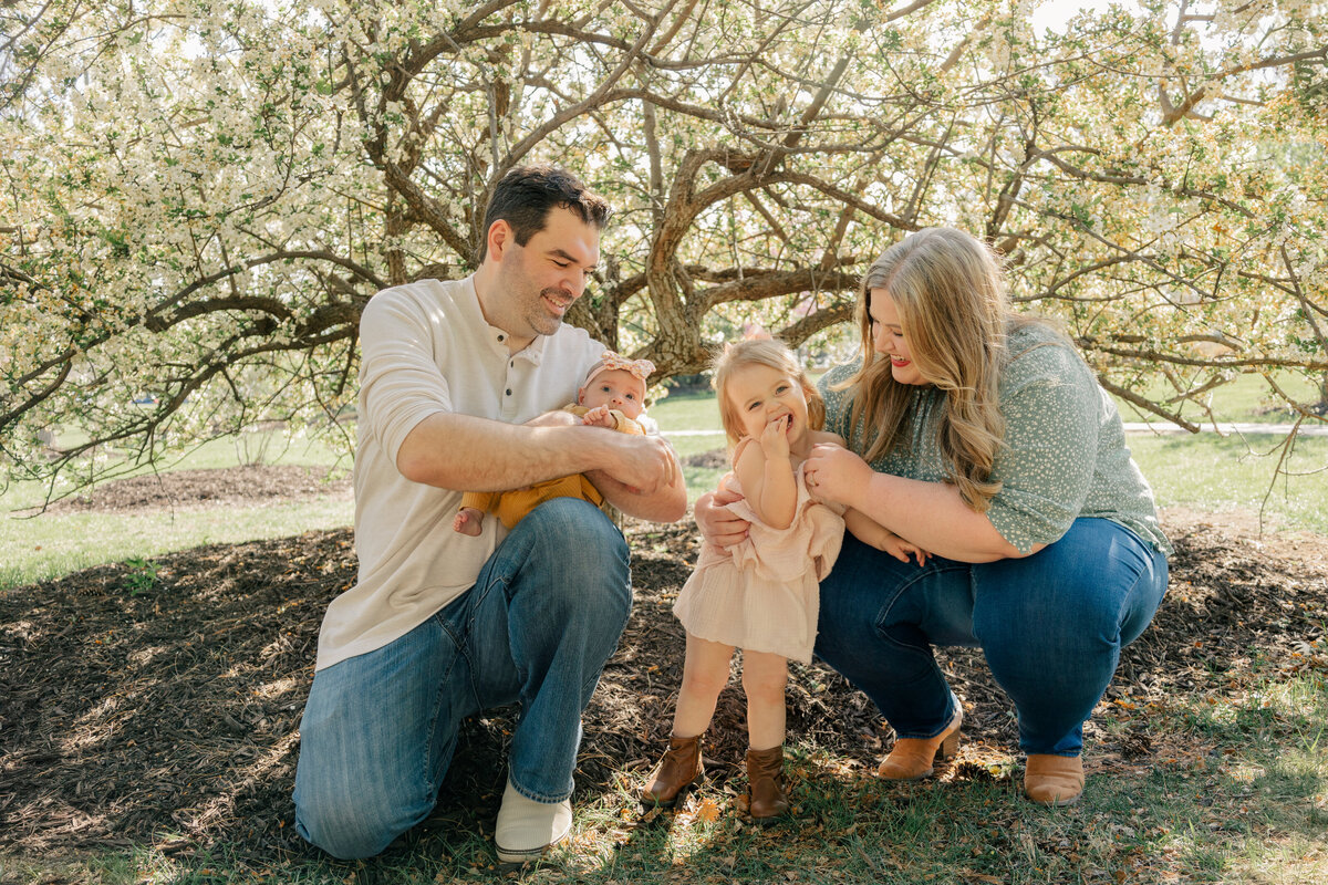 Spring family photo session by Claire Katan.
