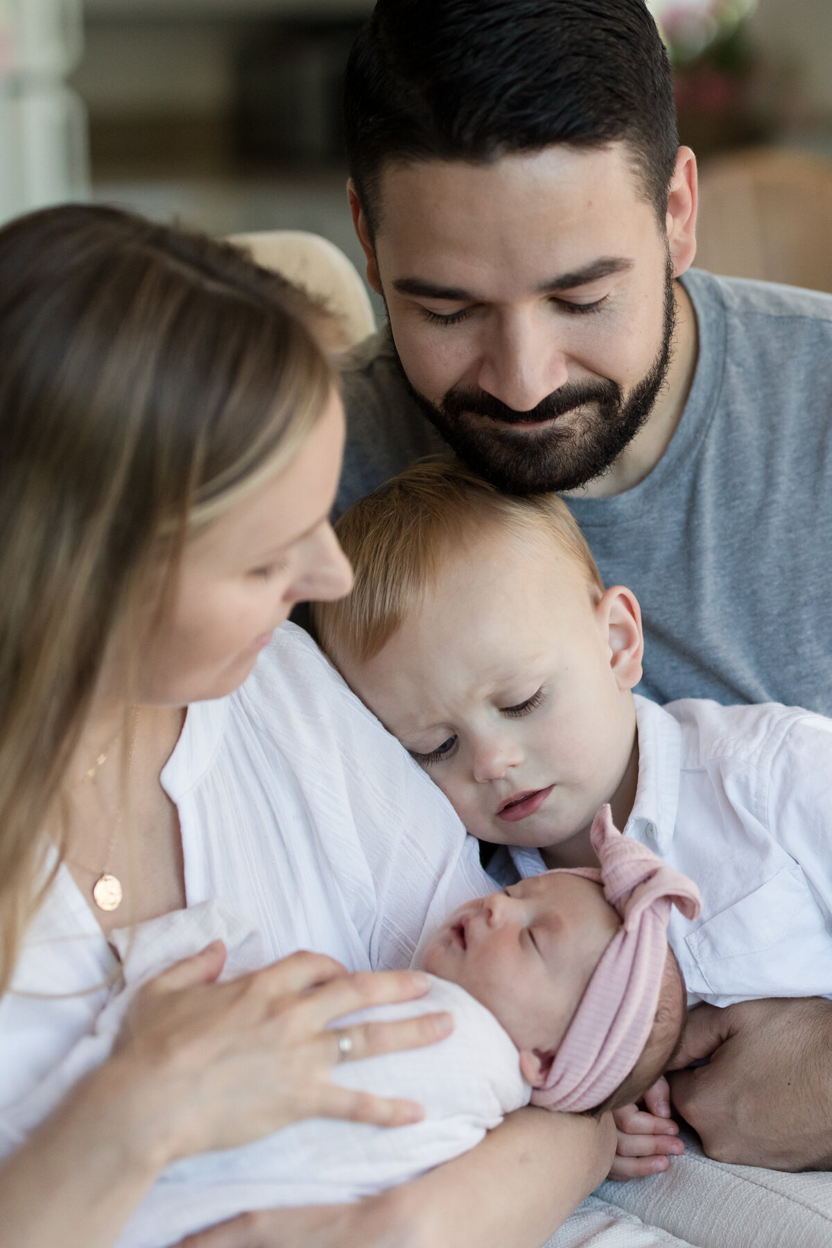 Newborn poses, newborn photo session, newborn lifestyle session, newborn photographer, big sister, family photography, in home family session, big brother with infant, big brother with baby