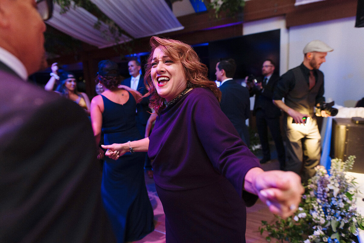guest-dancing-live-band-aspen-HBICWeddings