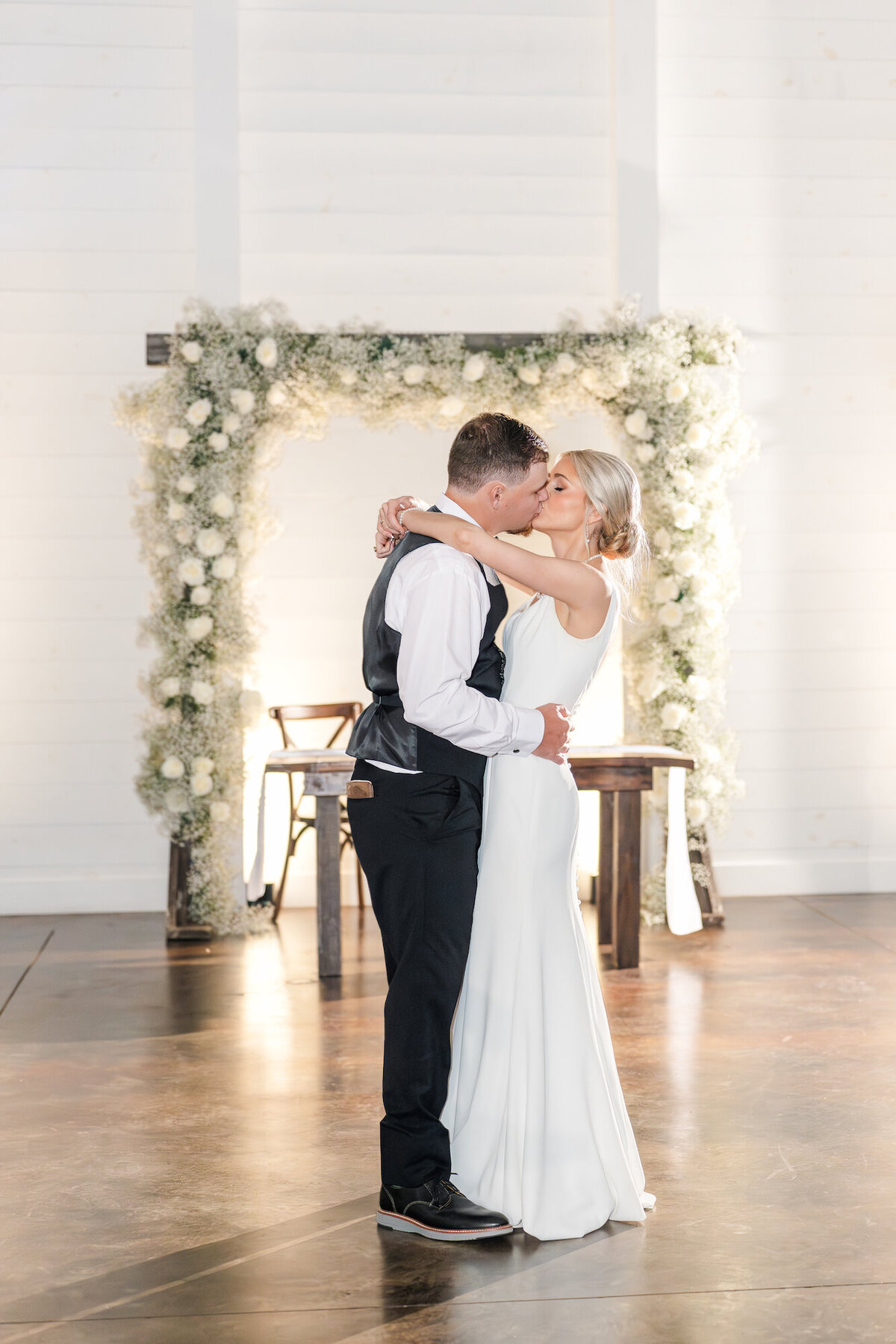barn-at-white-oaks-wedding-murray-kentucky-141