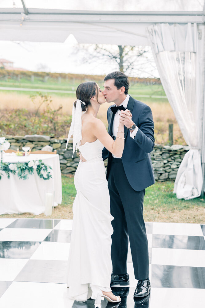 ENP - Heigh Torr Estate Wedding - Simple Elegant Wedding Design for Historic Manor Wedding Venue - Atlanta Wedding Photographer - Light and Airy Film Wedding Photographers in GA-27