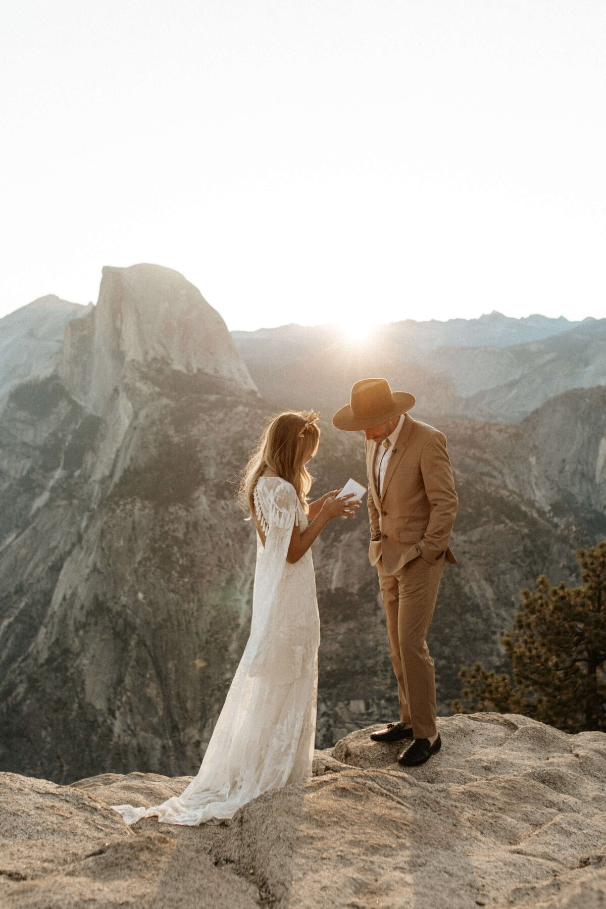 with-the-wandering-yosemite-glacier-point-vow-renewal-2