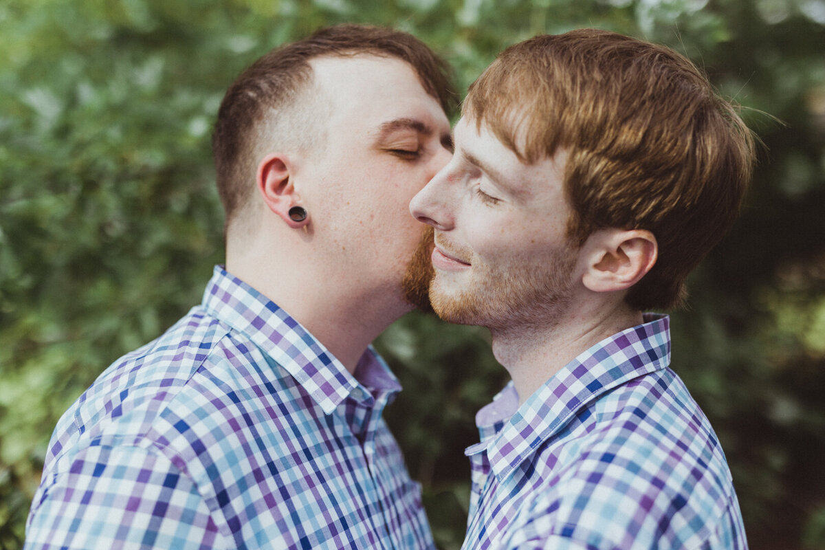 ez-powers-gay-chicago-illinois-backyard-wedding-photographer -28