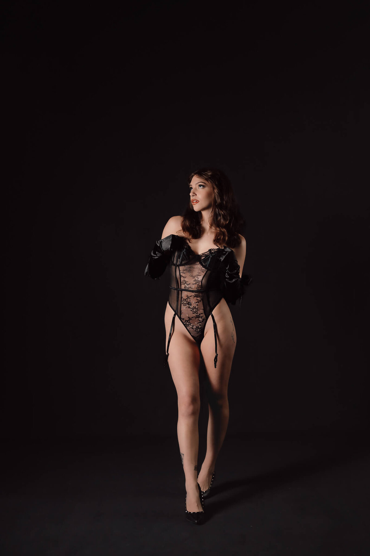 Traveling Boudoir Photographer, Local Boudoir Photographer, Boudoir Photographers Near Me, Boudoir Photographers on The West Coast,  Body Positive Photography, Classy Boudoir Photoshoot, classic boudoir look, Artist boudoir photographer