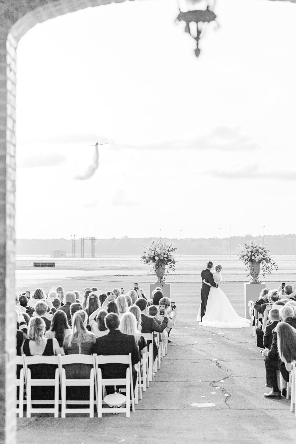 Merdian Mississippi Wedding at Key Bros Hanger _ Lauren Elliott Photography _ Sarah and TY-854