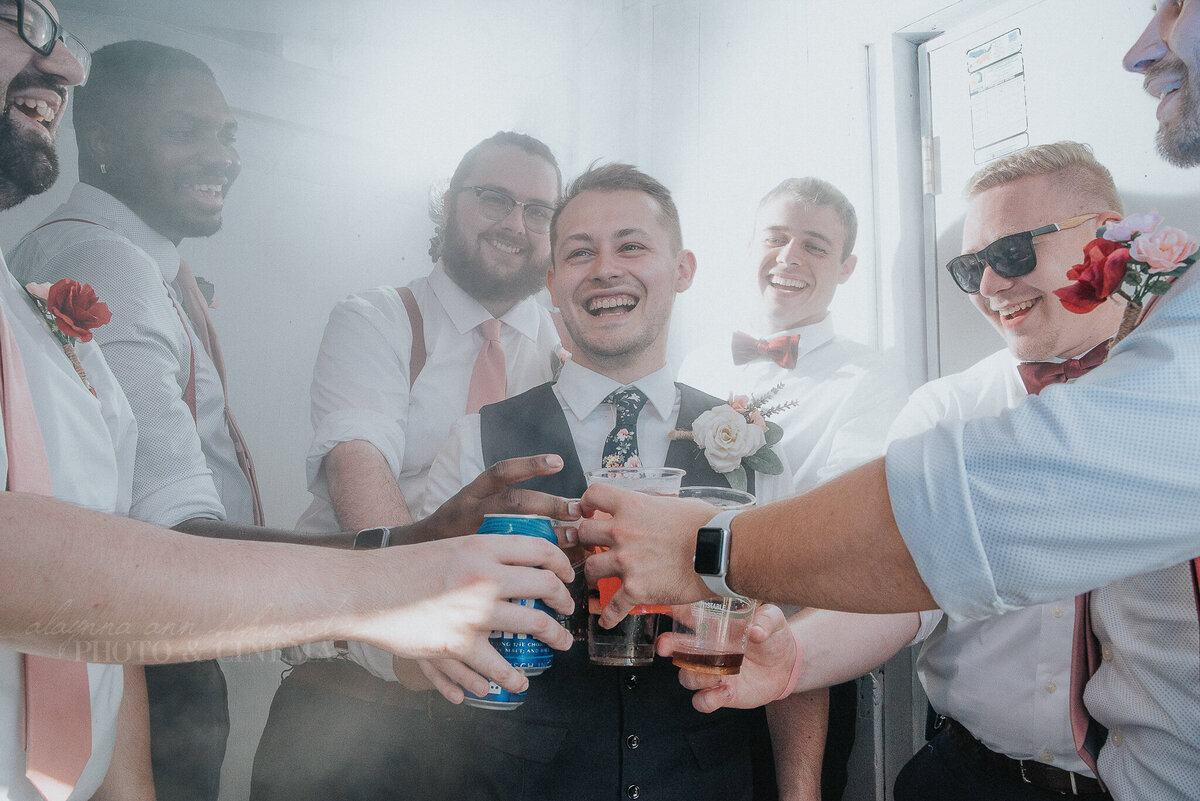 bridal party _ alaynna ann schwartz _ harpors vinyard _ iowa photographer _ playlife photography_0051