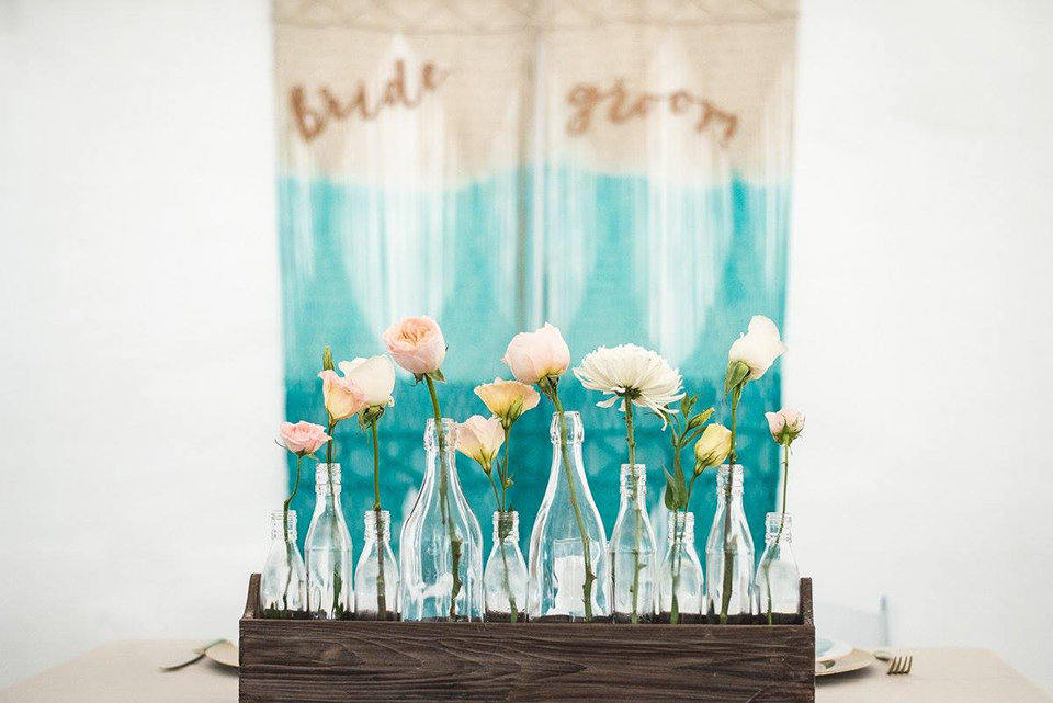 Granby-colorado-strawberry-creek-ranch-hipster-mountain-wedding-floral-vases