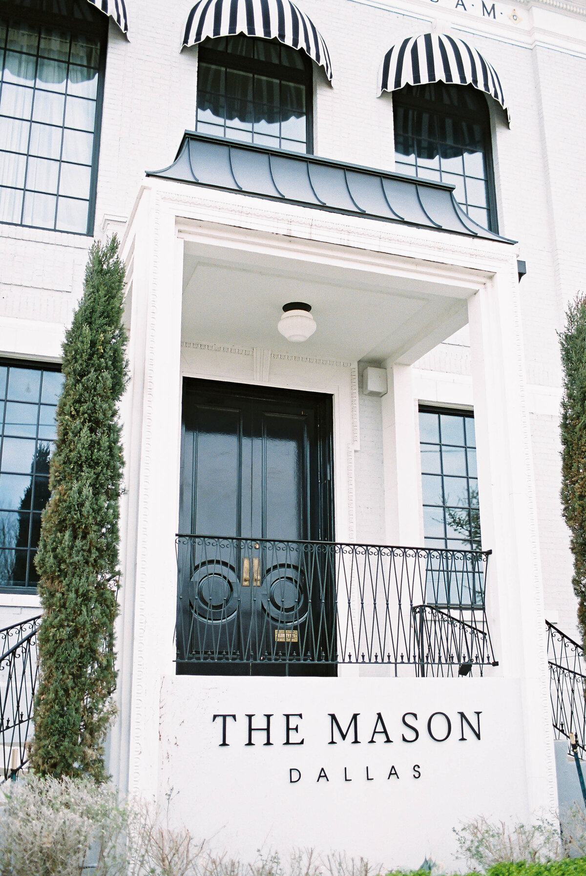 mason-dallas-venue-bride-groom-portraits-13