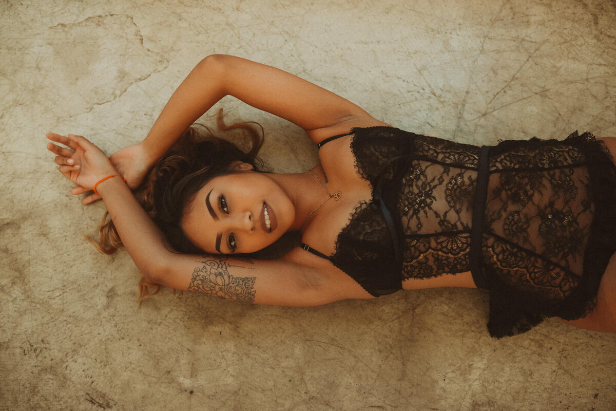 black-lingerie-lace-boudoir-inspiration