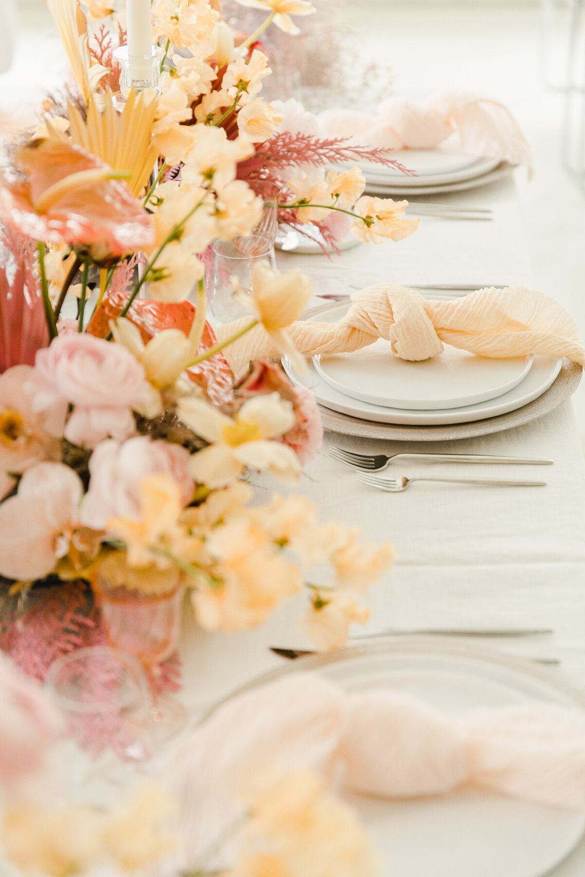 Wedding designer elegant table decor flower arrangement centerpiece New York