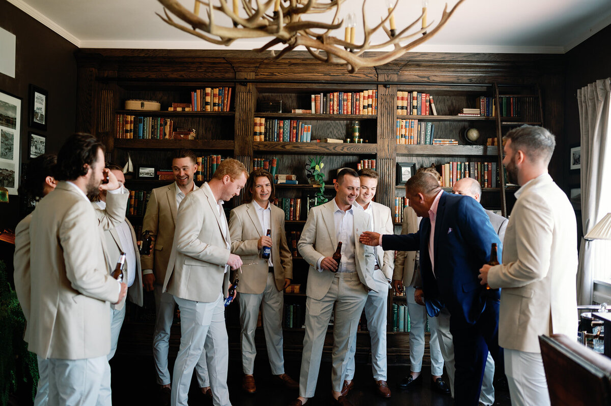 MorganandJoeSneakPeaksWedding-010