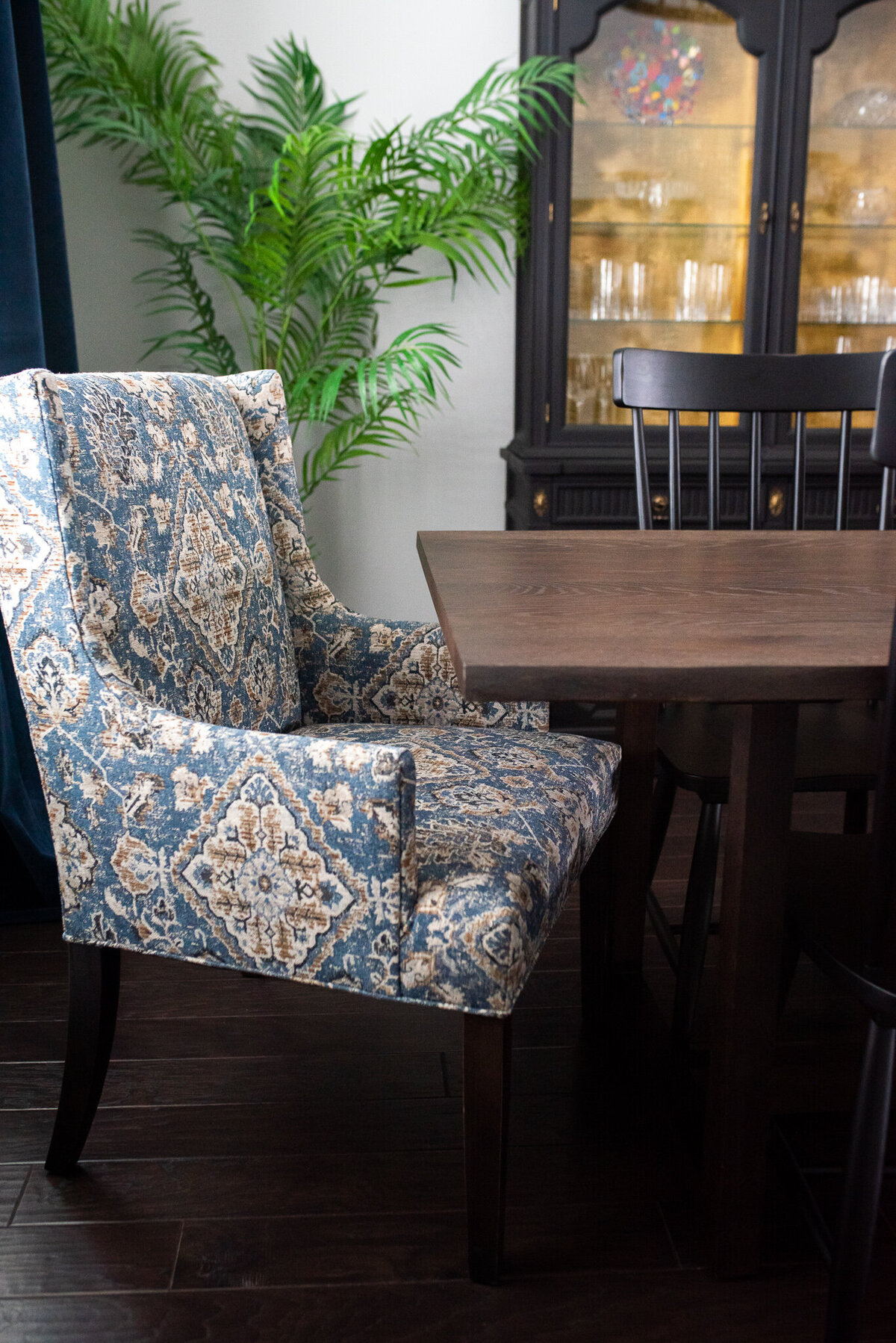dusti j design patterned chair