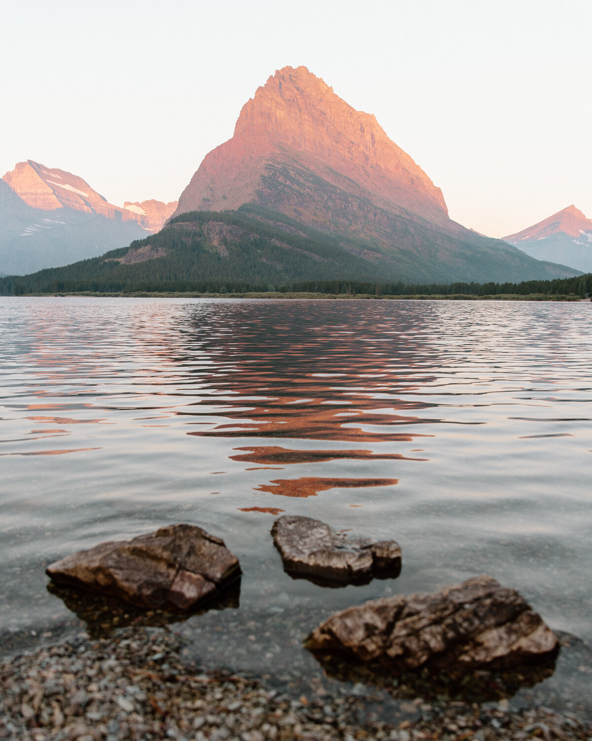 swiftcurrent_lake_sunrise_glacier_national_park