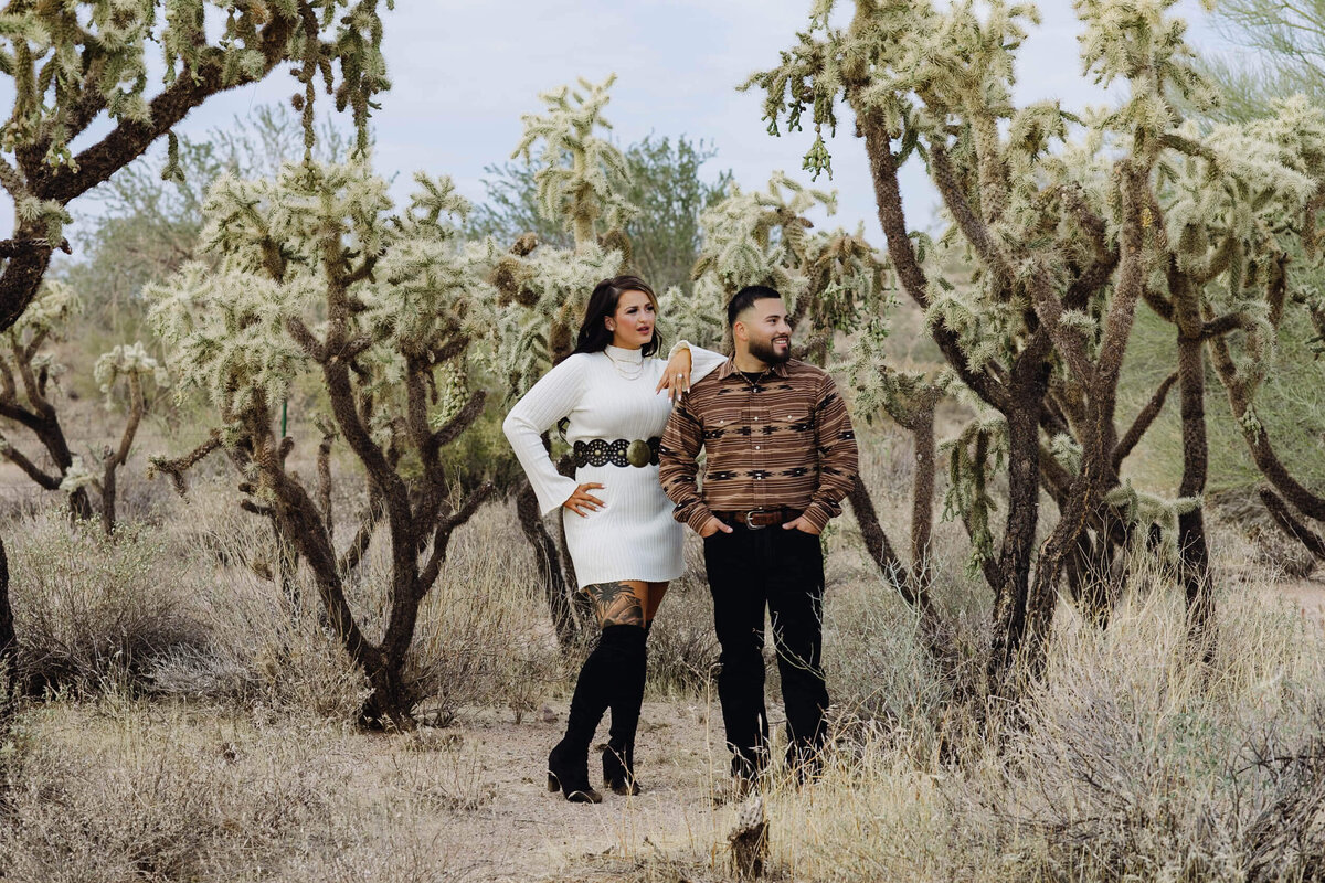 Engagement-photos-at-Superstition-mountain (3)