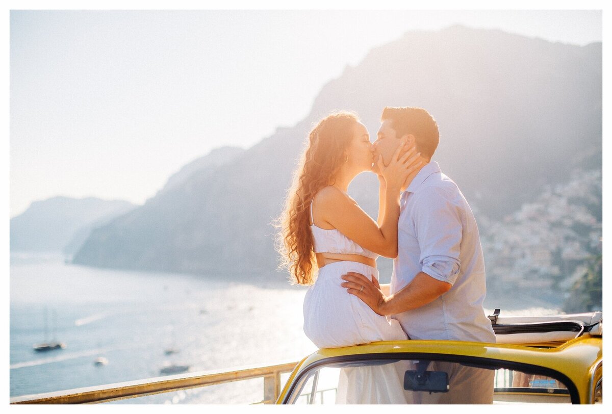 Positano-Amalfi-Coast-Vintage-Car-Vespa-Photographer-Couple_0142