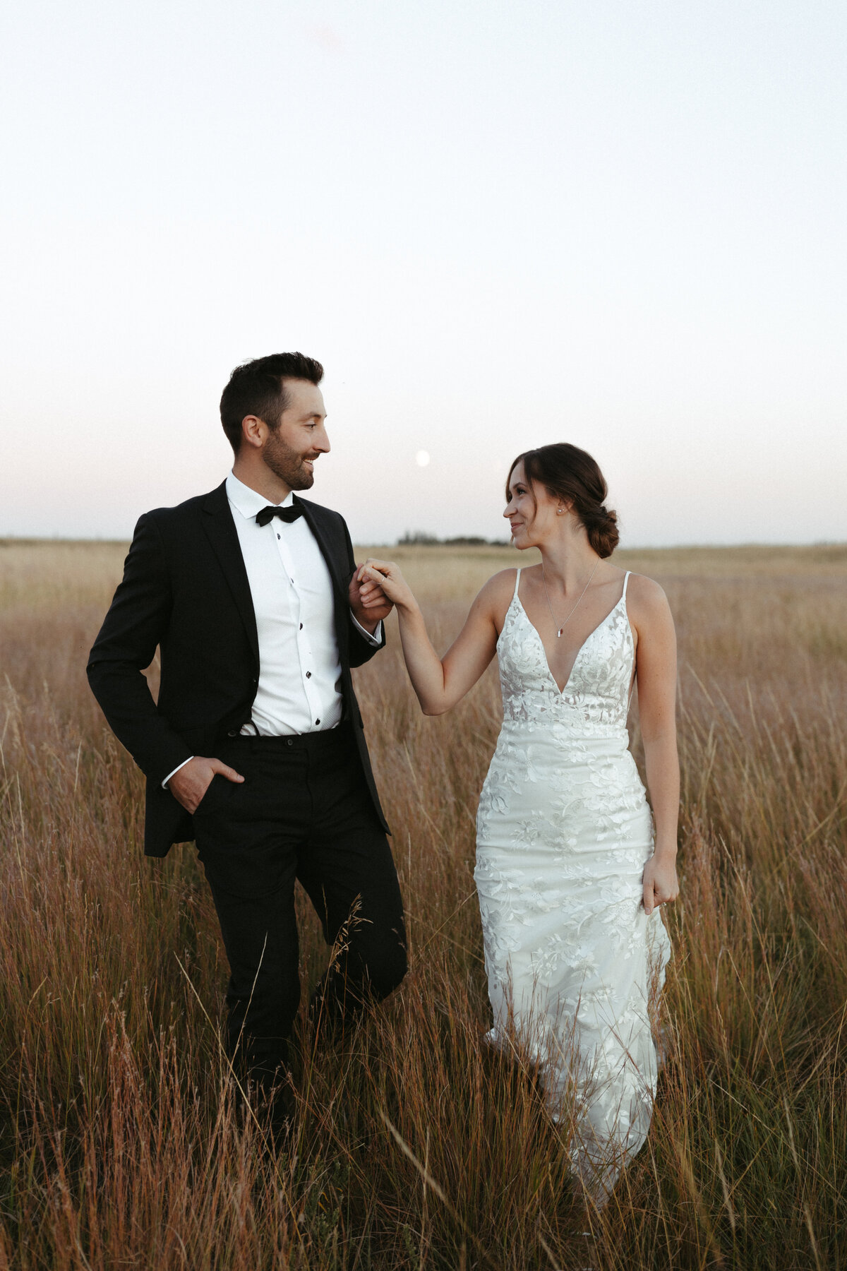 mikayla&dillonwedding_saskatoon_saskatchewan_sunset_bridal_portraits_wedding_field_photography_photographer_timeless_elegant_effortless_trees_nature_photos310