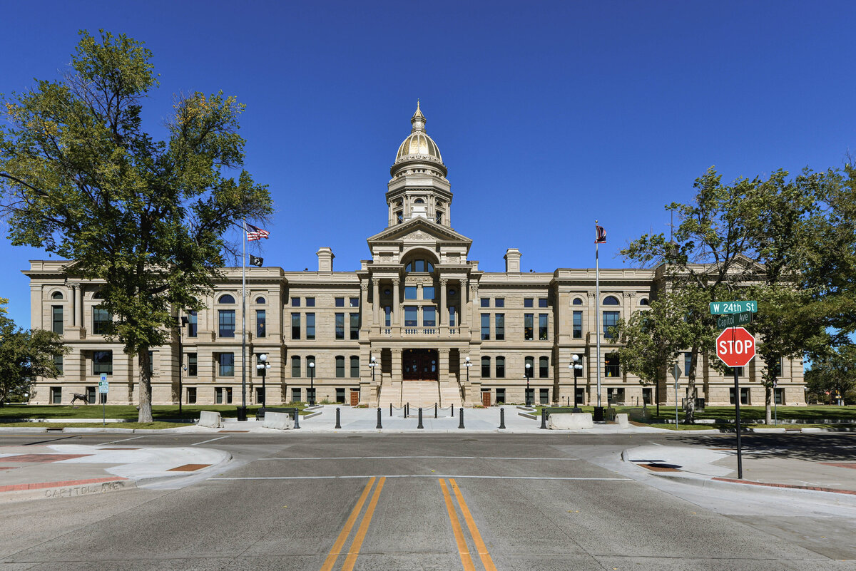front view of the Wyoming state capitol building