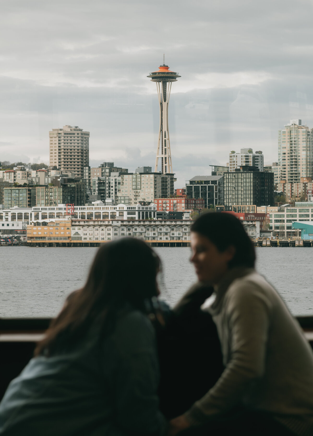 couples-session-seattle-ferry-jennifer-moreno-photography-documentary-style-washington