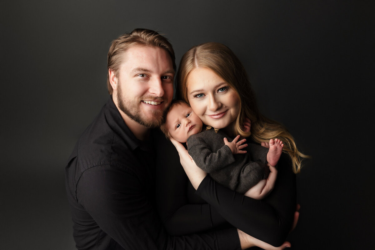 get NWA family pictures taken near me, Bentonville family photographer, family photography packages Tonititown