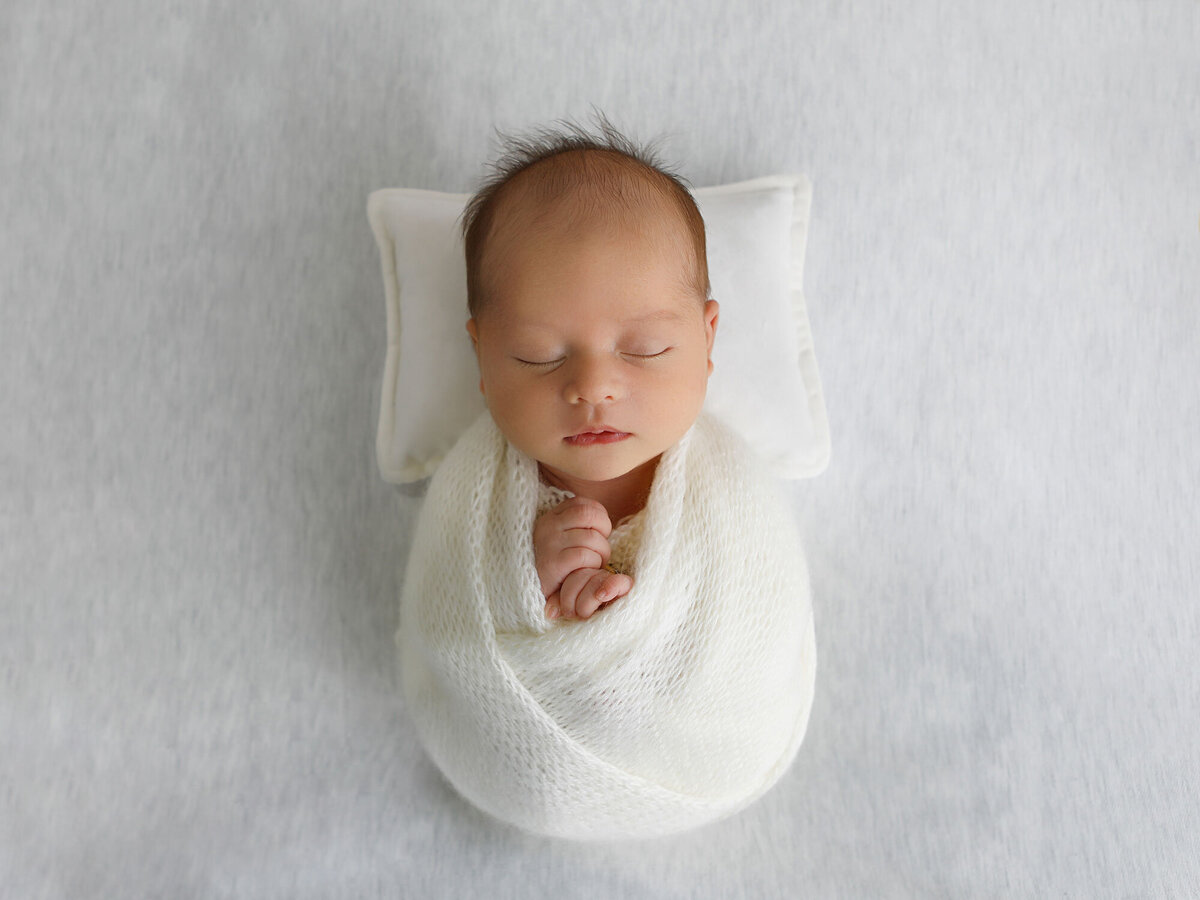 Newborn-photography-session-newborn-in-white-wrap-photo-taken-by-Janina-Botha-photographer-in-Oakville-Ontario