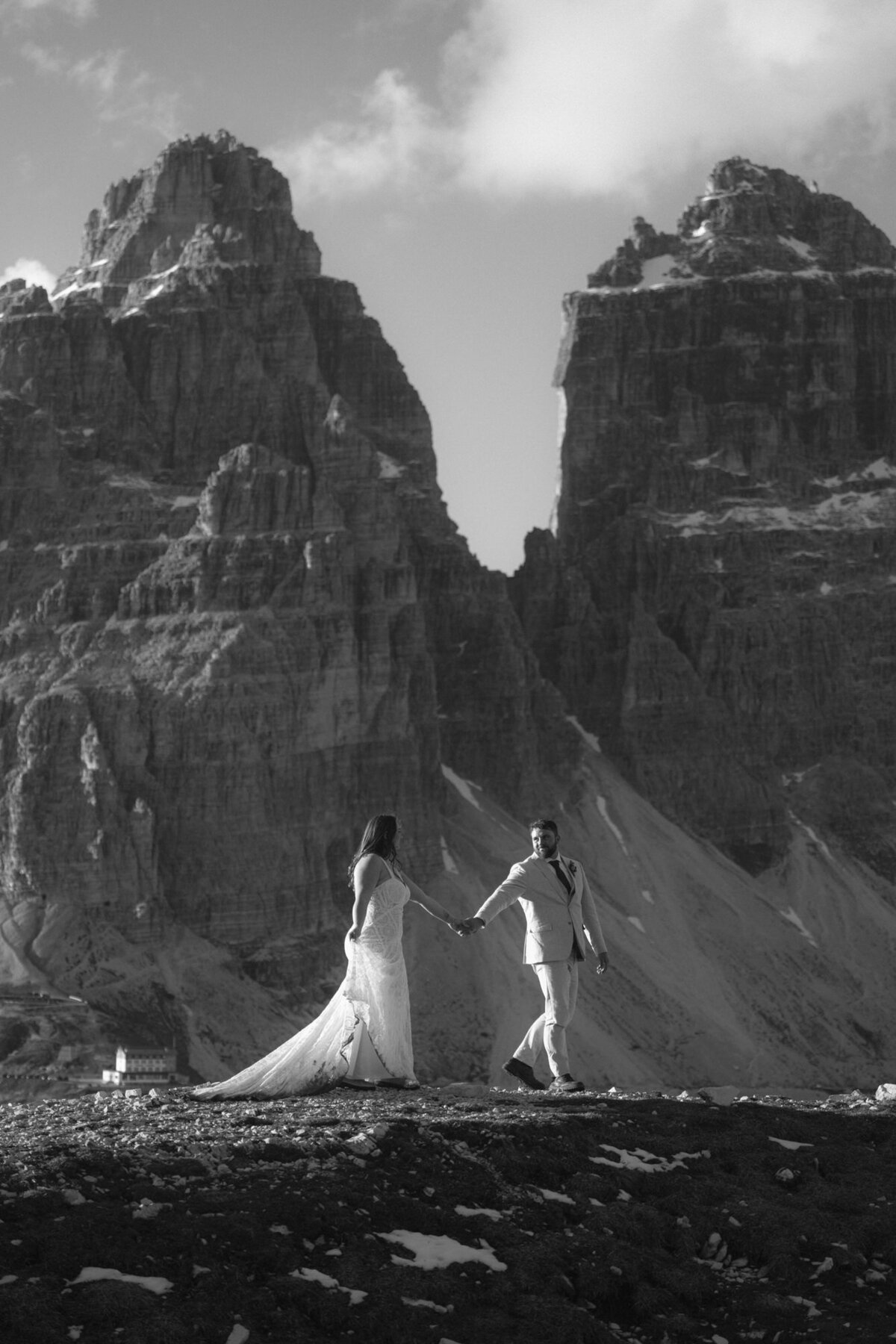 the_chaffins_international_destination_wedding_elopement_photographers_sammie_chaffin_micah_editorial_adventure_photos_travel_dolomites_italy_47