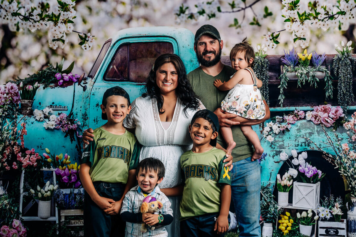 Family poses in Spring session  with Prescott family photographer Melissa Byrne