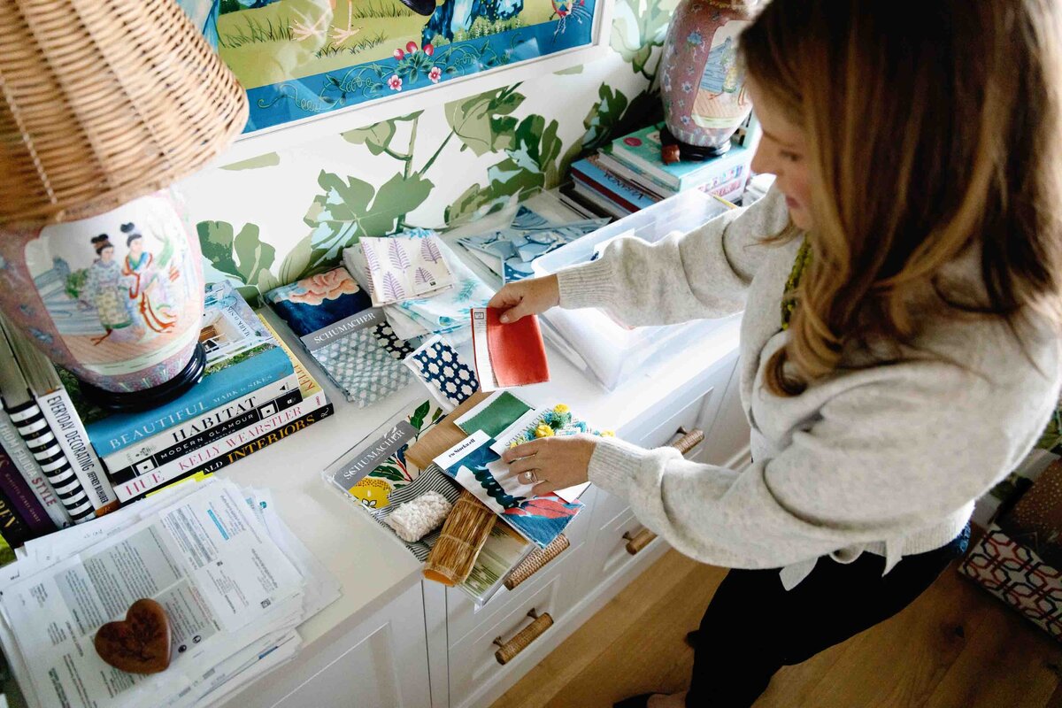 courtney-smith-creative-designer-with-swatches