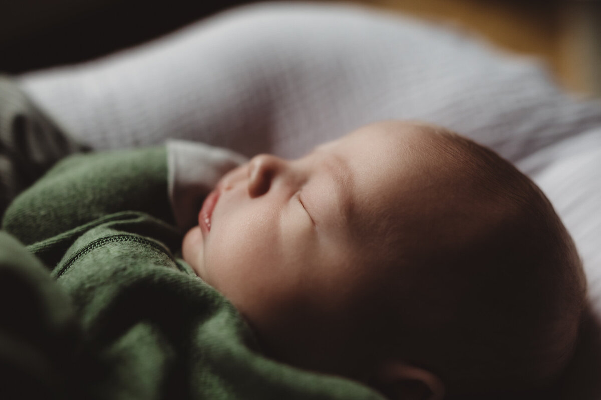 Lindsay-wilson-photography-in-home-newborn-19