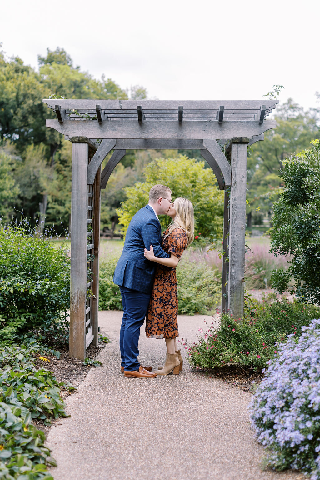 12-texas-spring-engagement-portraits