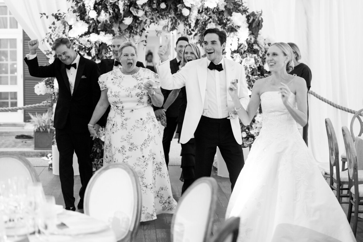 shoreacres-lake-bluff-tent-wedding-by-olivialeigh-89