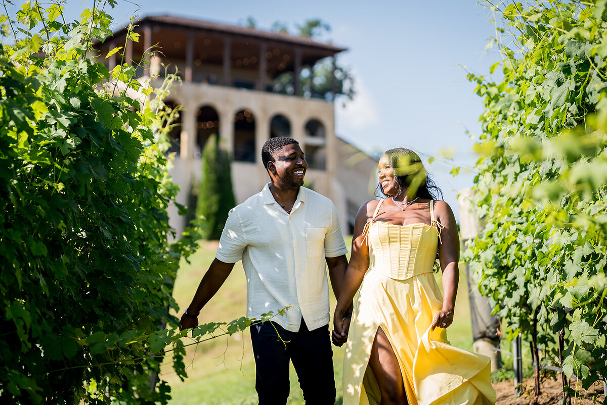 Montaluce-winery-couple-running-through-the-vineyard