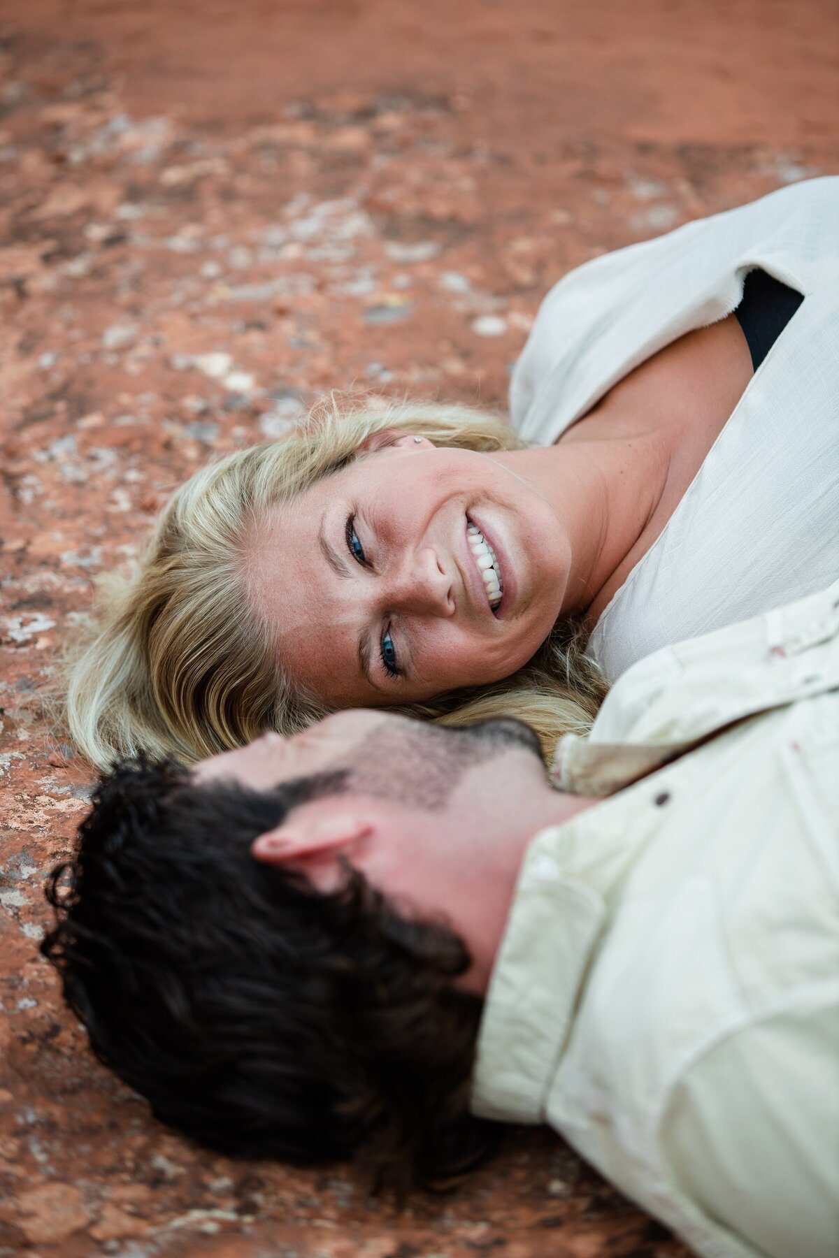 Bell_Rock_Sedona_AZ_Danielle_Holman_Couples_Photography__0002
