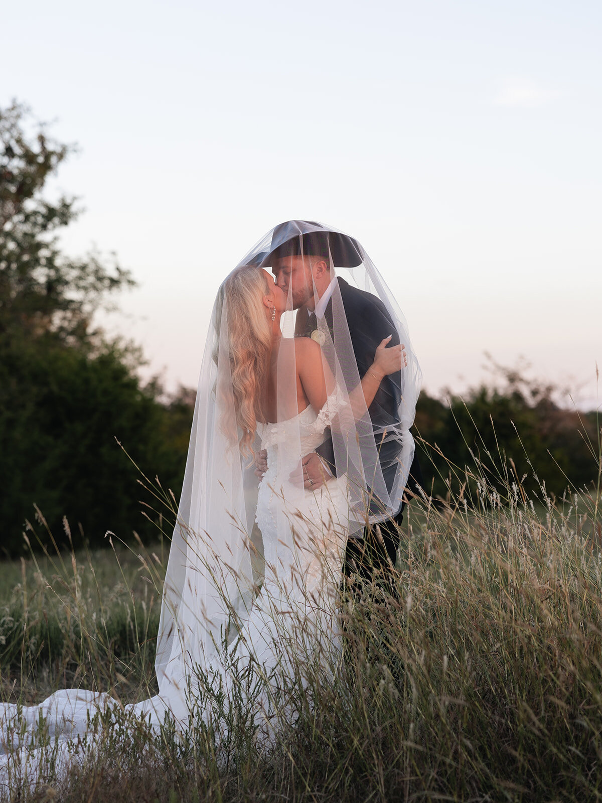 2025-10-11_DykesWeddingPreviews_MollyMurphyPhotography-83