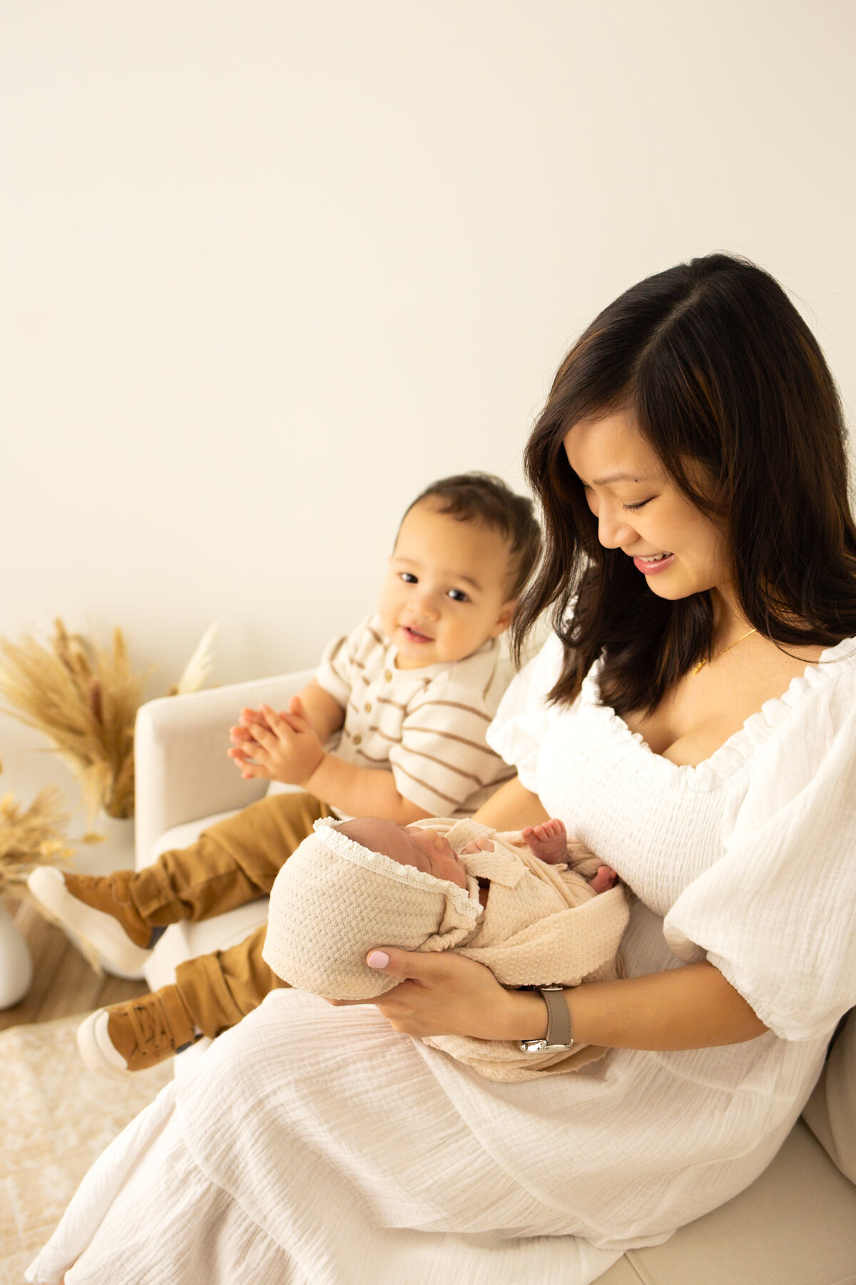 family-newborn-living-room-session-williston-park