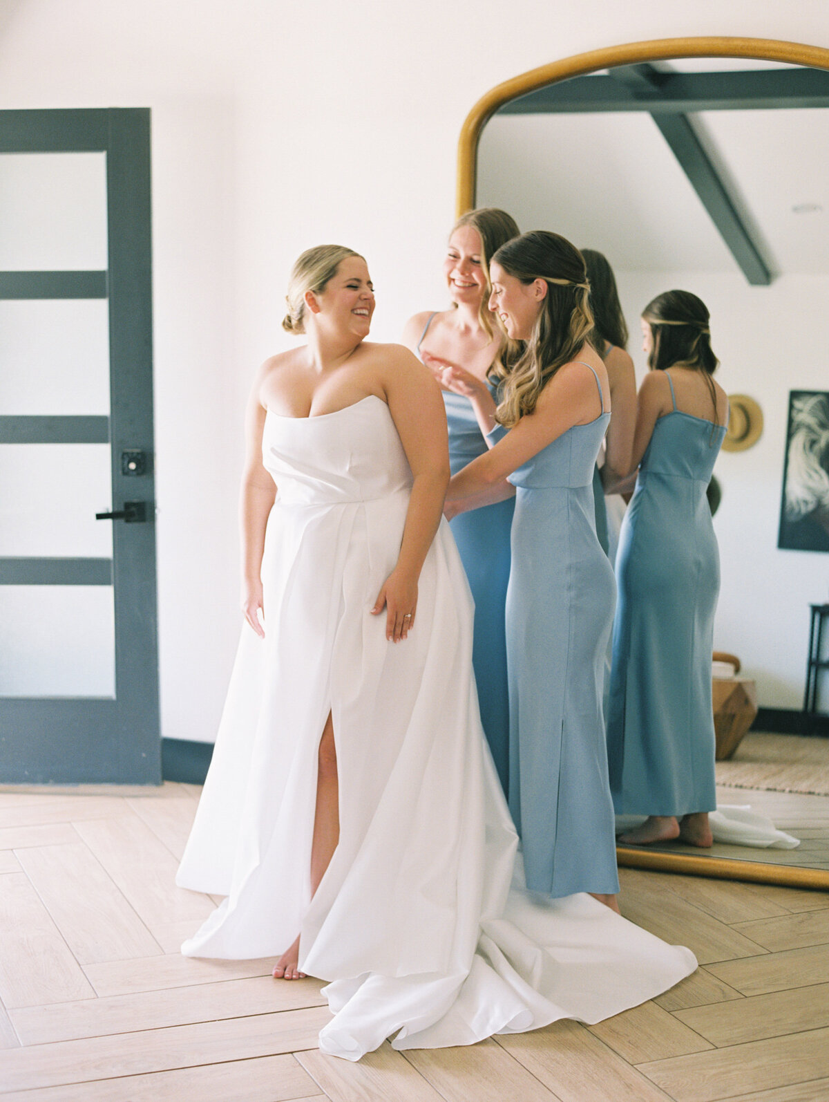 romantic-wedding-photos-dallas-bride-getting-ready-lazy-s-hacienda-4