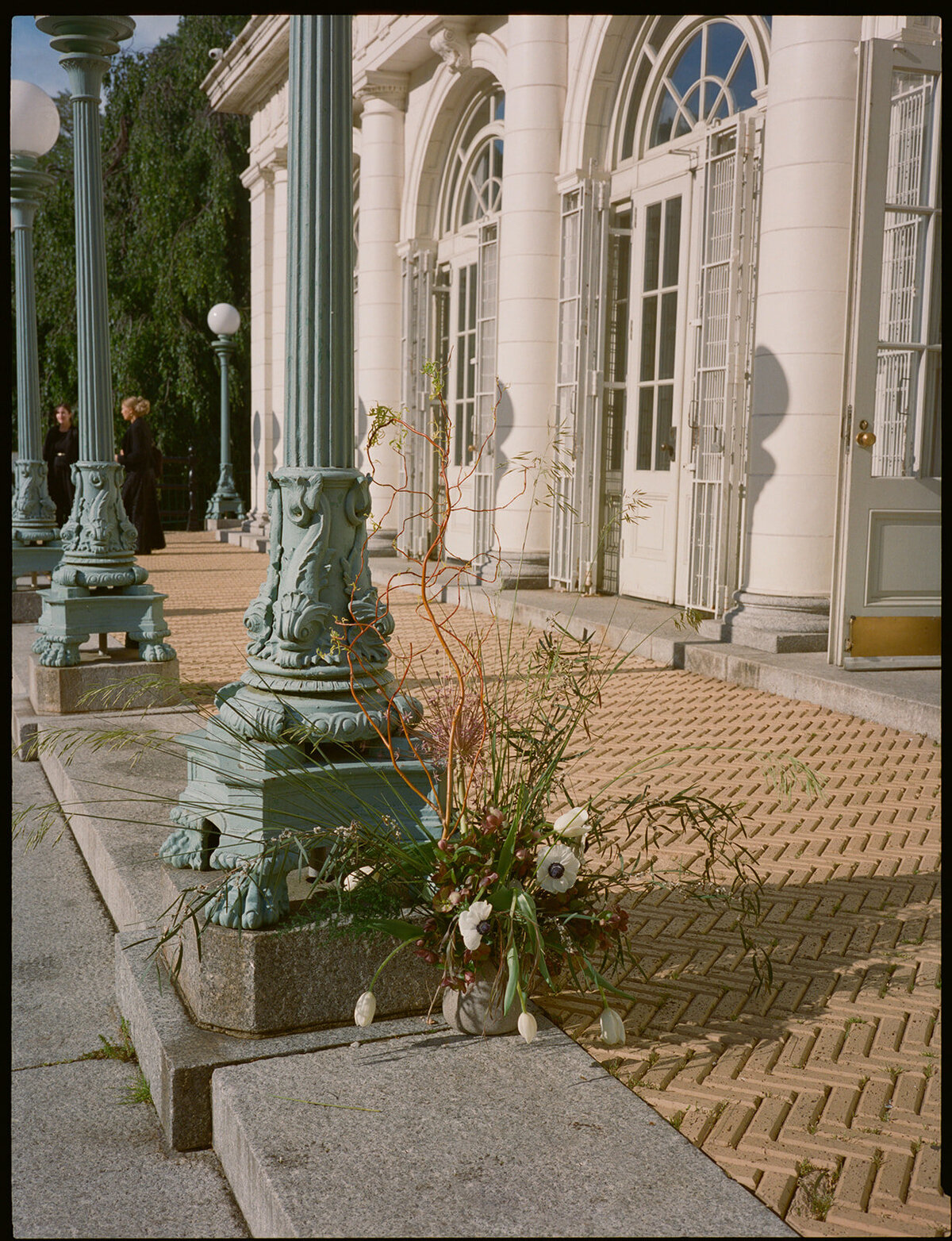 Faye-Fern-Creative-Ruby-Olivia-Rae-Hersey-Eugen-Hotaj-Prospect-Park-Boathouse-Wedding-Ceremony-Details-04