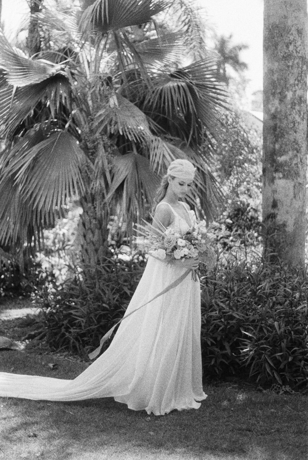 Headscarf bride stands at the ready with her bouquet in black and white.