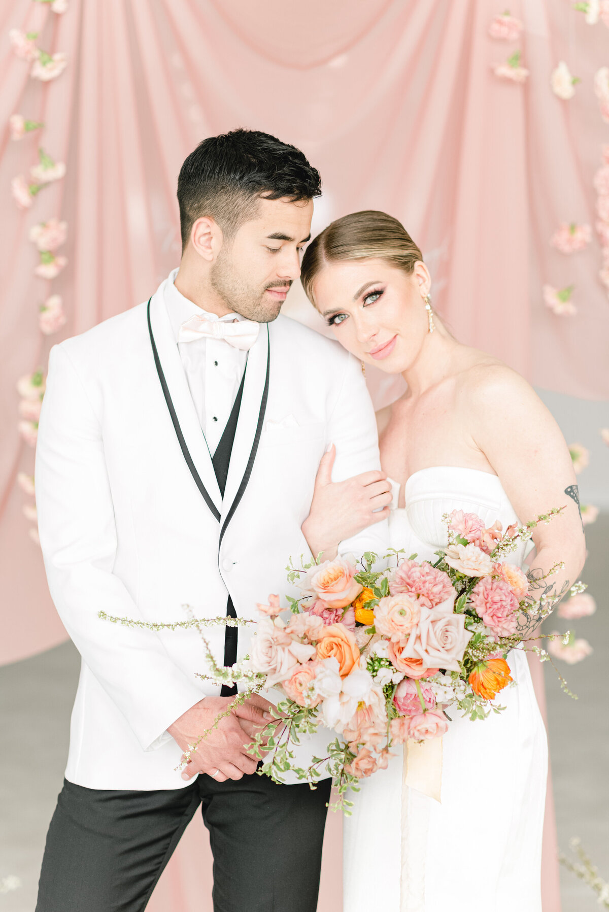 floral-and-field-design-bespoke-wedding-floral-styling-calgary-alberta-peach-kiss-editorial-bridal-groom-portraits-1